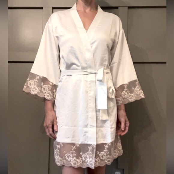 Flora Nikrooz Rosa Charmeuse Kimono Robe in Ivory Satin Size Small - Picture 6 of 15
